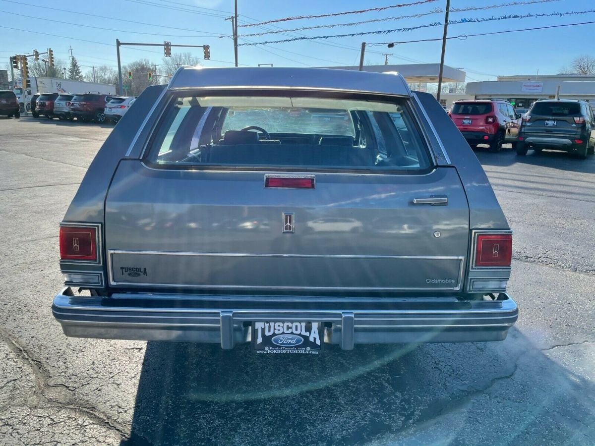 1986 oldsmobile custom cruiser.. low miles!
