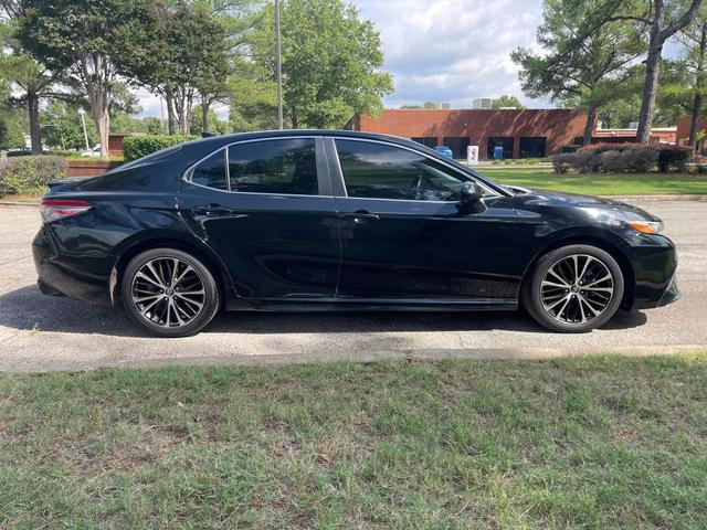 2019 toyota camry se