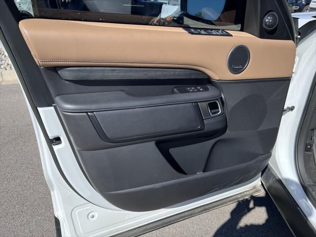 2023 land rover discovery p300 s r-dynamic