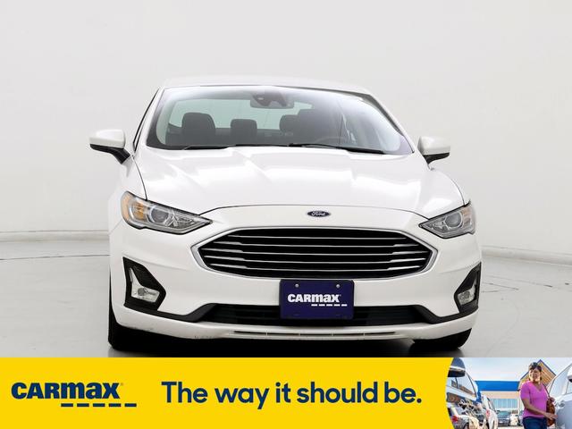 2019 ford fusion hybrid se