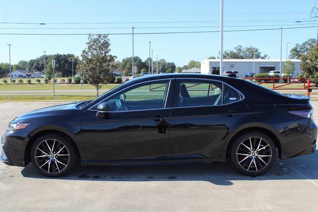 2022 toyota camry se