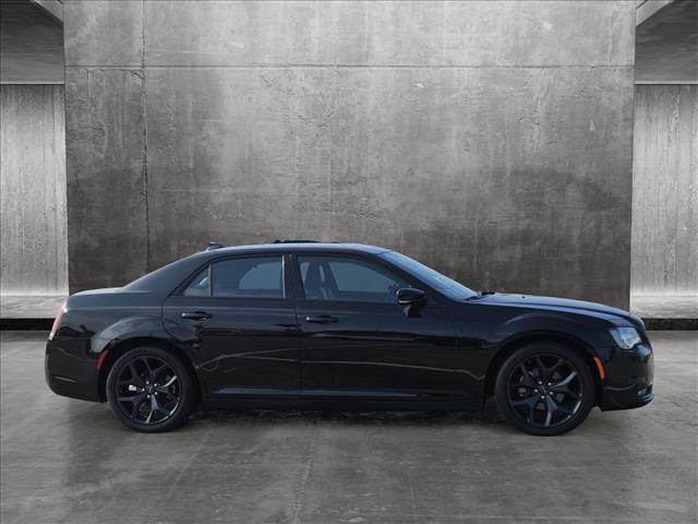 2022 chrysler 300 s