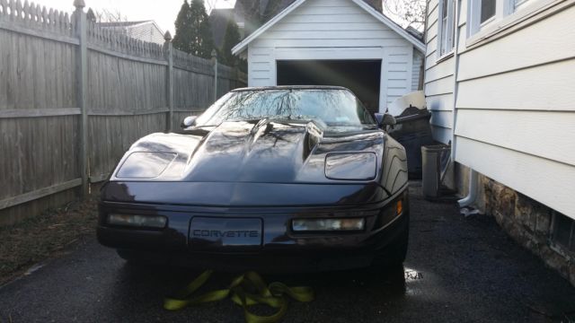 1991 corvette ,black with red flake, rolling car , 6 speed trans, 411 dana 44