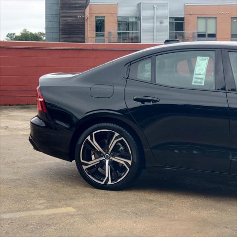 2024 volvo s60 b5 plus dark theme