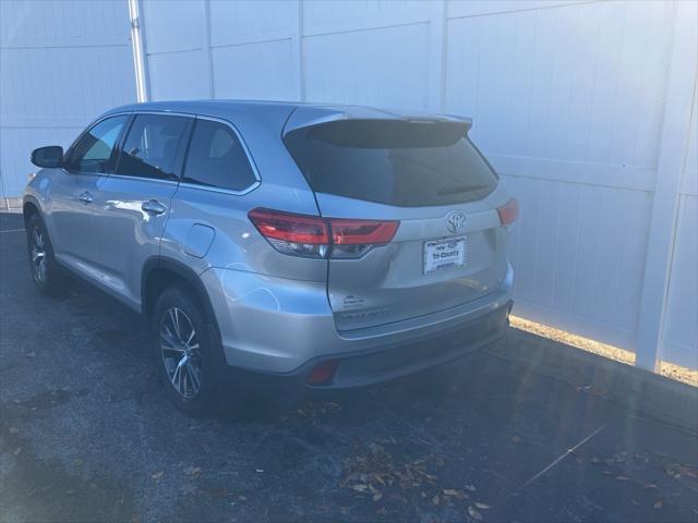 2019 toyota highlander le
