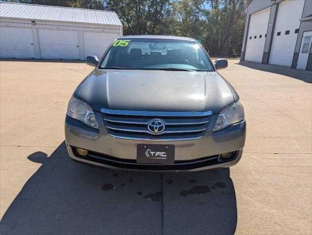 2005 toyota avalon xls