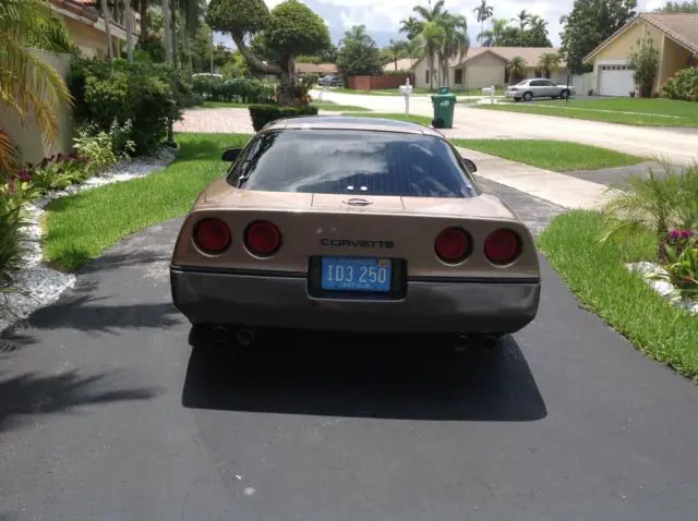 1985 chevrolet c-4 corvette