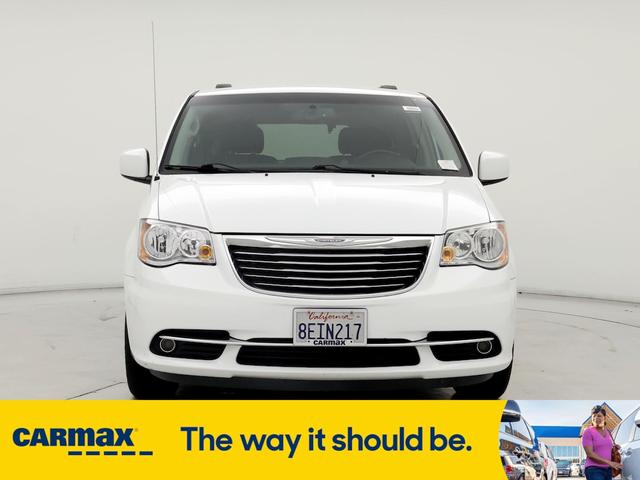 2016 chrysler town & country touring