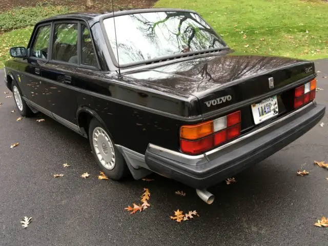 beautiful 5-speed/lovely interior/runs great - low reserve