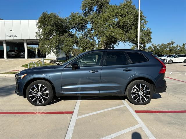 2024 volvo xc60 b5 plus dark theme