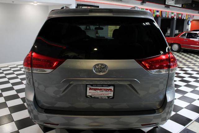 2013 toyota sienna le