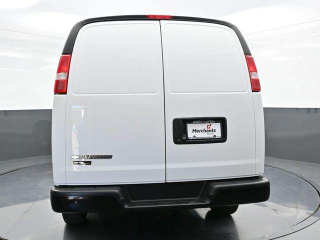 2022 chevrolet express 2500 rwd 2500 extended wheelbase wt