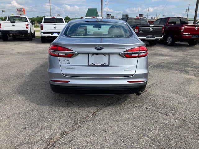 2020 ford fusion se