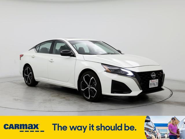 2023 nissan altima sr