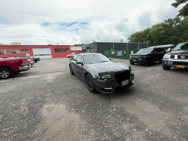2022 chrysler 300 touring