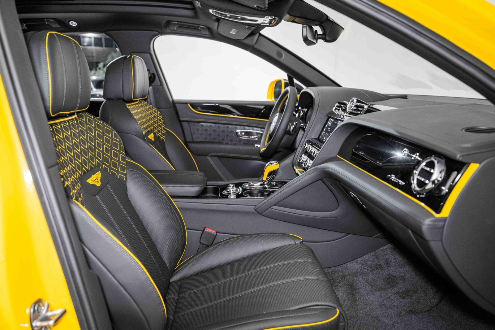 2024 bentley bentayga azure v8