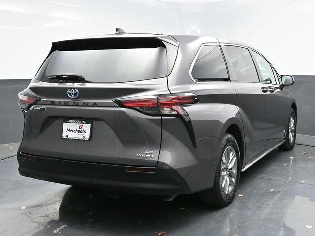 2021 toyota sienna le