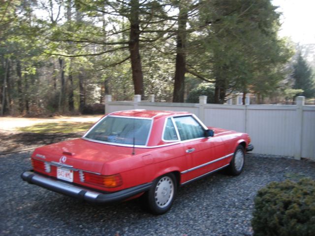 1989 560sl mercesedeze benz 104,000 miles in very good condition. two tops