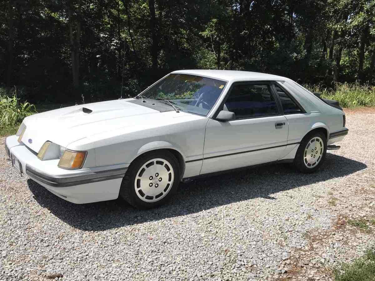 1985 ford mustang hatchback white rwd manual svo