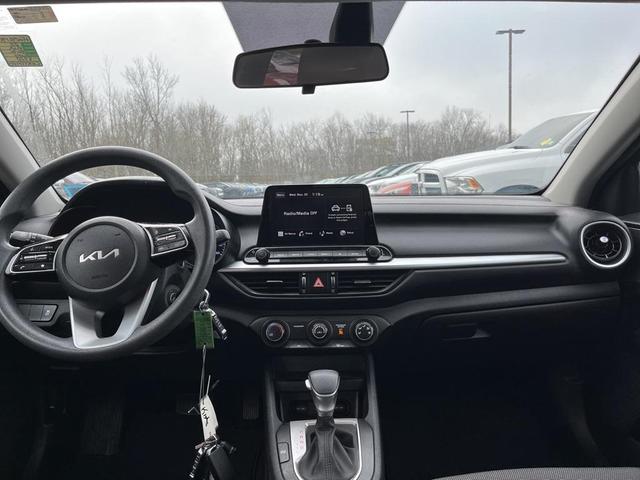 2022 kia forte lxs