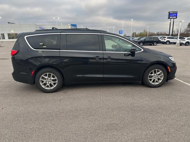 2022 chrysler pacifica touring-l