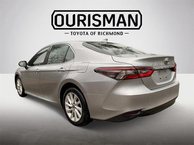 2022 toyota camry le