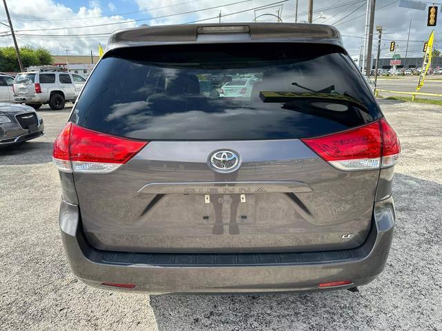 2014 toyota sienna le