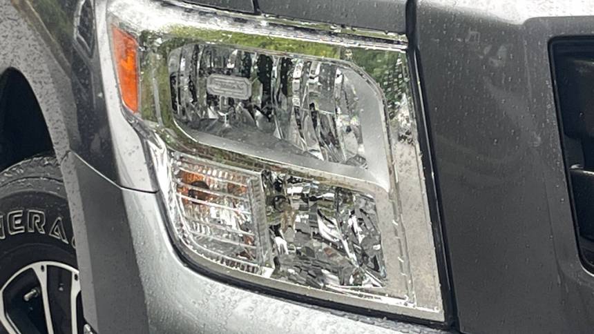 2021 nissan titan sv