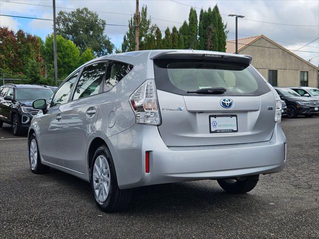 2014 toyota prius v two