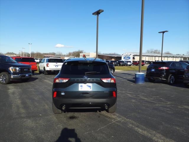 2022 ford escape se