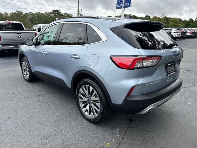 2022 ford escape titanium
