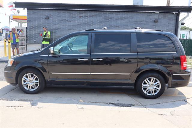 2010 chrysler town & country limited