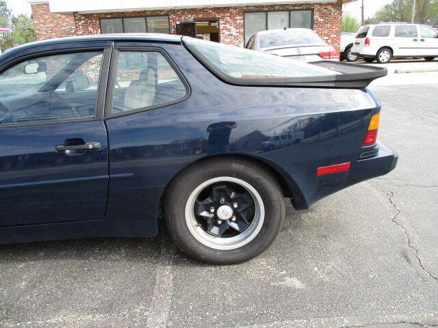 1984 porsche 944 base 2dr hatchback