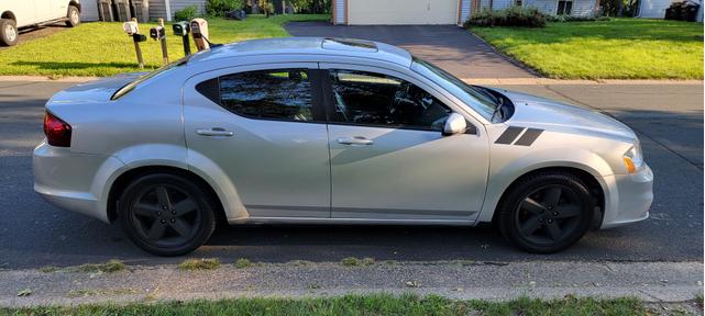 2011 dodge avenger lux