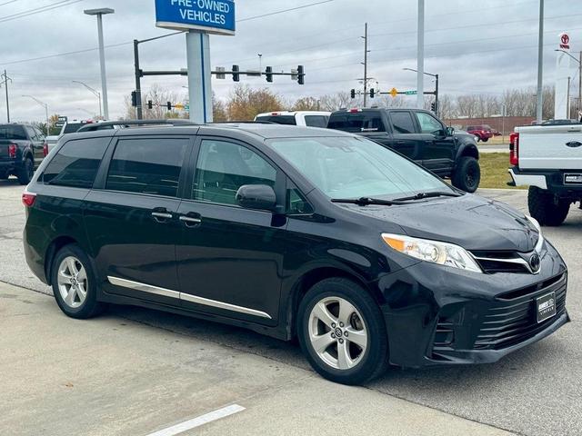 2019 toyota sienna le