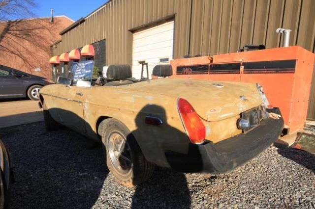 1974 mg mgb roadster 59274 miles gold (stripped) car 4-speed manual
