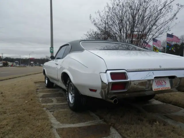 1971 oldsmobile cutlass 2 , new paint, roof, carpet, runs great, looks great, !!