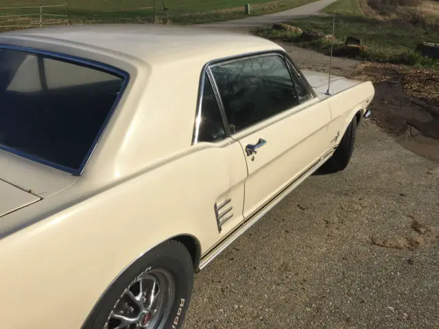 1966 mustang 302 v8 with hurst shifter - recent restoration