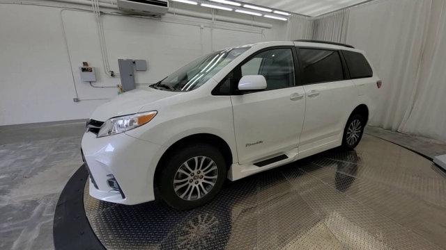 2020 toyota sienna xle