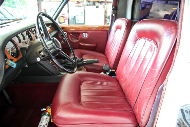 1974 rolls royce silver shadow 34k rear ac, tv, dvd, bar, mechanically sound wow