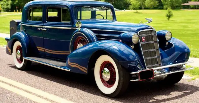 34' cadillac series 355d