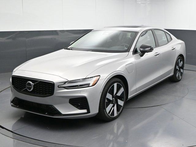 2024 volvo s60 recharge plug-in hybrid t8 plus dark theme