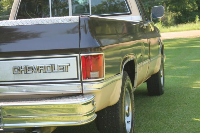1985 3/4 ton silverado 31,951miles** awesome** 454/400 at