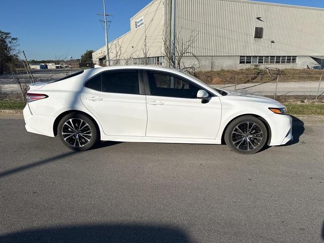 2019 toyota camry se