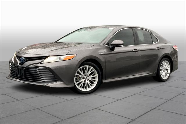 2019 toyota camry hybrid xle