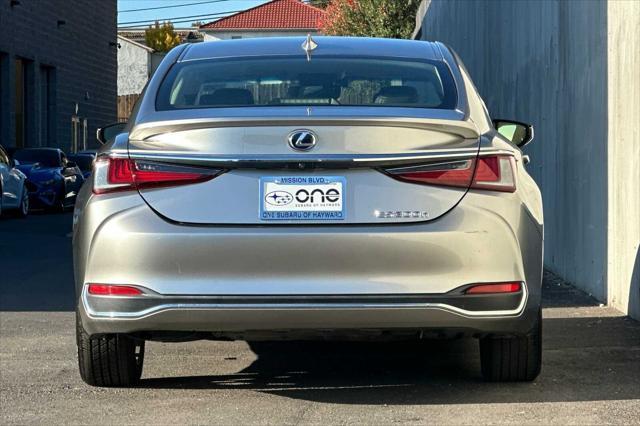2019 lexus es 300h base