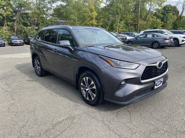 2021 toyota highlander xle