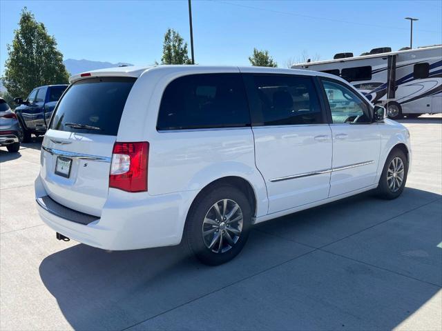 2014 chrysler town & country s