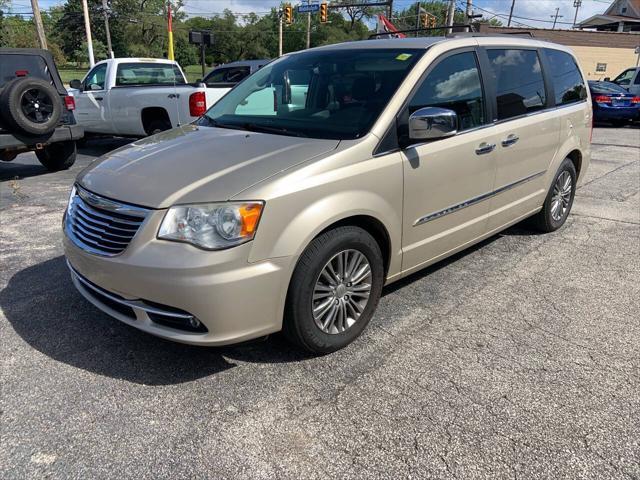 2014 chrysler town & country touring-l