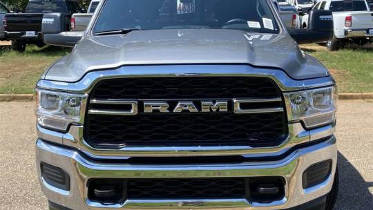new 2024 ram 3500 tradesman crew cab 8' box 4wd